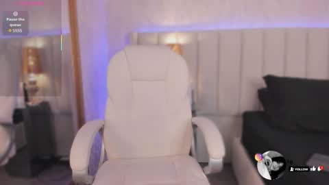 Snapshot of mia_medina chatting on 09/30/25, 11:37 online show from 09/30/25, 11:37