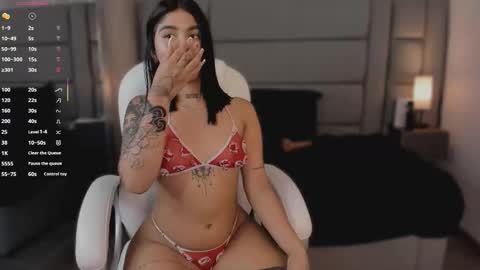 Snapshot of mia_medina chatting on 10/15/25, 11:49 online show from 10/15/25, 11:49