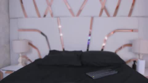 Snapshot of mia_medina chatting on 10/26/25, 03:40 online show from 10/26/25, 03:40