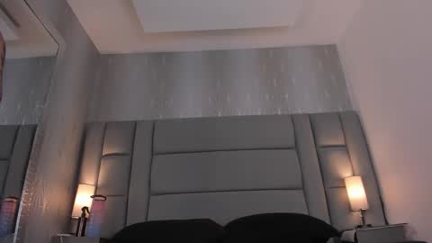 Snapshot of mia_medina chatting on 11/22/25, 08:19 online show from 11/22/25, 08:19