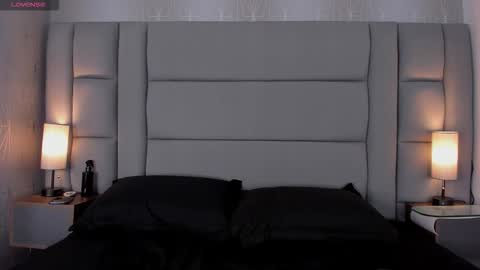 Snapshot of mia_medina chatting on 11/25/25, 07:36 online show from 11/25/25, 07:36