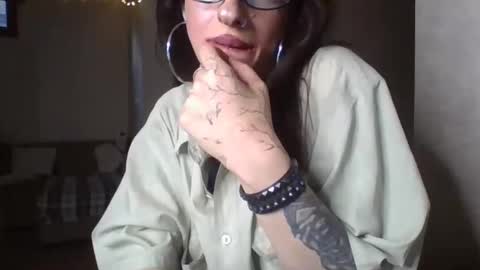 Snapshot of mia_meeeow chatting on 06/08/26, 11:43 Mia online show from 06/08/26, 11:43