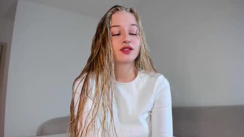 Mia here Appreciate your support online show from 11/04/25, 12:37