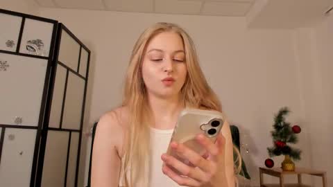 Mia here Appreciate your support online show from 12/18/25, 11:11