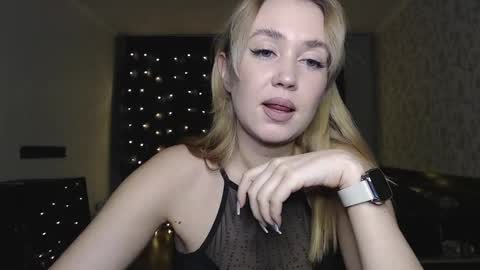 Snapshot of mia_meww chatting on 02/15/25, 12:43 Mia online show from 02/15/25, 12:43