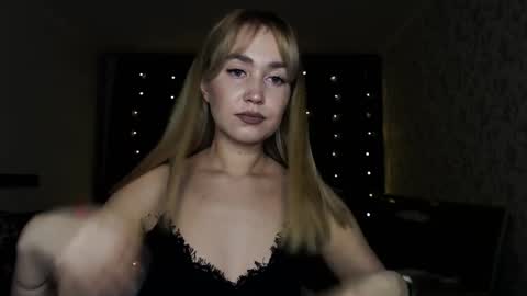 Snapshot of mia_meww chatting on 02/24/25, 01:21 Mia online show from 02/24/25, 01:21