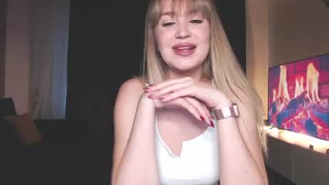 Snapshot of mia_meww chatting on 06/19/26, 01:59 Mia online show from 06/19/26, 01:59