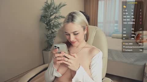 mia_milagros online show from 01/28/25, 11:49