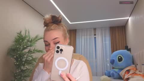 mia_milagros online show from 02/14/25, 04:15