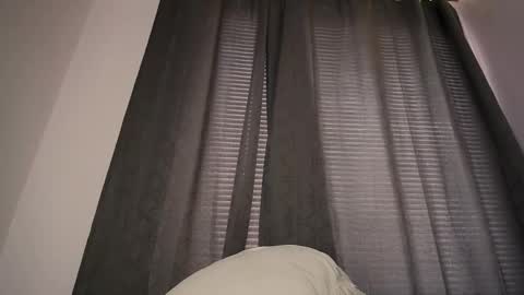 mia independent model online show from 10/15/25, 01:44