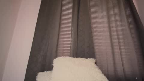 mia independent model online show from 10/17/25, 02:08