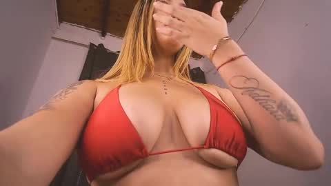 mia independent model online show from 05/05/26, 01:52