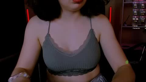 mia_mooon_ online show from 05/16/26, 10:36