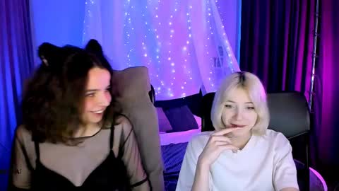 mia_mooon_ online show from 05/19/26, 06:58