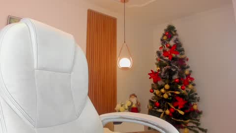 Mia Nevaeh - follow me online show from 12/17/24, 09:05