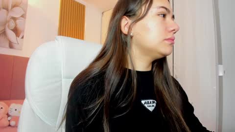 Mia Nevaeh - follow me online show from 01/11/25, 08:10