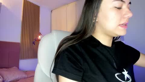 Snapshot of mia_nevaeh chatting on 04/01/26, 06:05 Mia Nevaeh - follow me online show from 04/01/26, 06:05