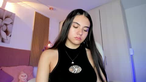 Snapshot of mia_nevaeh chatting on 04/14/26, 08:04 Mia Nevaeh - follow me online show from 04/14/26, 08:04