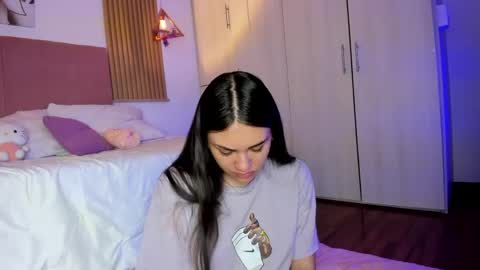 Snapshot of mia_nevaeh chatting on 05/31/26, 06:09 Mia Nevaeh - follow me online show from 05/31/26, 06:09