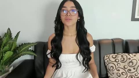 mia_petite72 online show from 09/20/25, 09:38