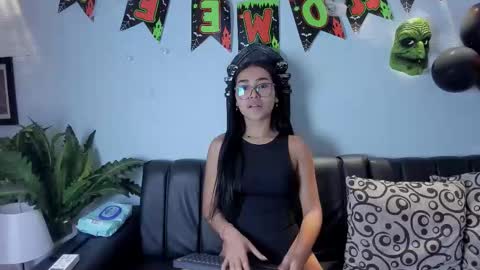 mia_petite72 online show from 10/06/25, 11:24
