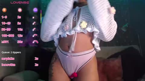Snapshot of mia_petitebaby chatting on 09/19/25, 03:30 Ma online show from 09/19/25, 03:30