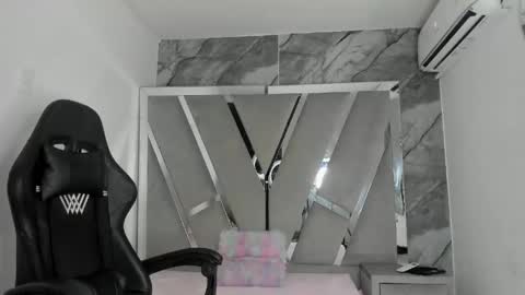 mia_petiteht online show from 05/07/26, 08:47