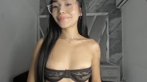 mia_petiteht online show from 06/13/26, 08:40
