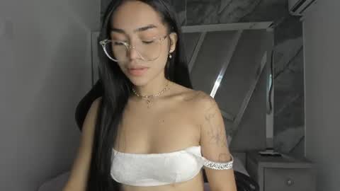 mia_petiteht online show from 06/14/26, 08:33