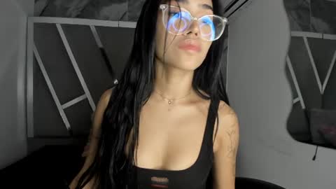mia_petiteht online show from 06/27/26, 08:58