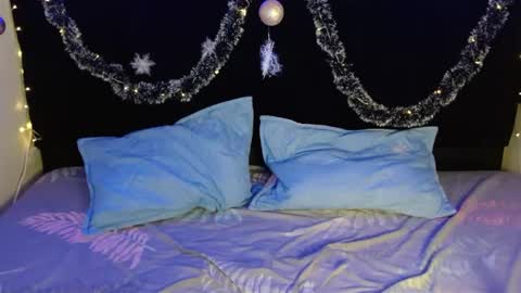 Mia  online show from 12/13/24, 04:38