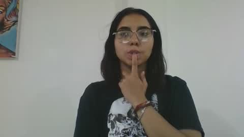 Mia  online show from 05/14/26, 12:17