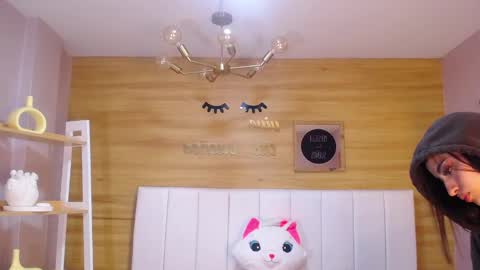 Snapshot of mia_ponce_a chatting on 10/16/25, 01:39 MIA online show from 10/16/25, 01:39