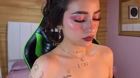 Snapshot of mia_ponce_a chatting on 11/23/25, 01:38 MIA online show from 11/23/25, 01:38