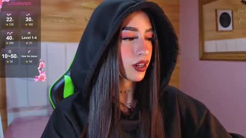 Snapshot of mia_ponce_a chatting on 11/28/25, 08:11 MIA online show from 11/28/25, 08:11