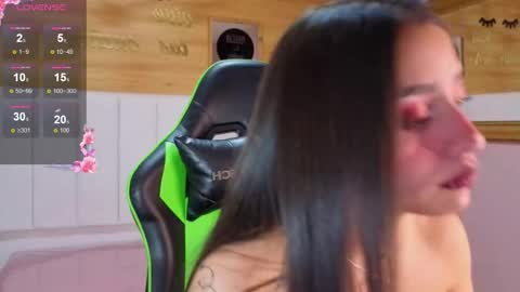 Snapshot of mia_ponce_a chatting on 12/03/25, 12:47 MIA online show from 12/03/25, 12:47