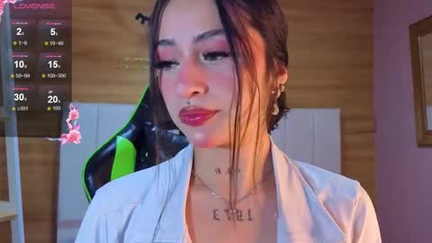 Snapshot of mia_ponce_a chatting on 12/15/25, 12:42 MIA online show from 12/15/25, 12:42