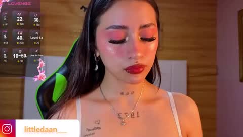 Snapshot of mia_ponce_a chatting on 12/19/25, 12:45 MIA online show from 12/19/25, 12:45