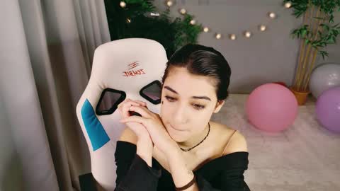 Snapshot of mia_purr chatting on 02/25/26, 02:48 Mia online show from 02/25/26, 02:48