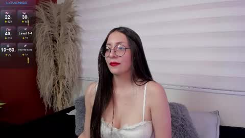 mia_quinn__ online show from 06/24/26, 07:35