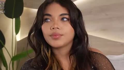 mia_rosalie online show from 06/19/26, 07:39