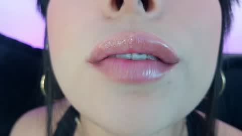 Mia online show from 05/14/26, 10:49