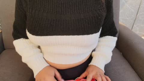 Snapshot of mia_roux13 chatting on 12/29/24, 07:22 Mia Roux online show from 12/29/24, 07:22