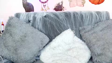 Snapshot of mia_roux13 chatting on 10/16/25, 07:48 Mia Roux online show from 10/16/25, 07:48