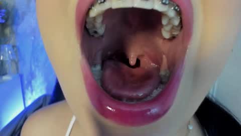 Mia Roux online show from 11/04/25, 09:03