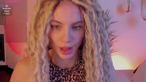 Mia online show from 10/29/25, 06:37