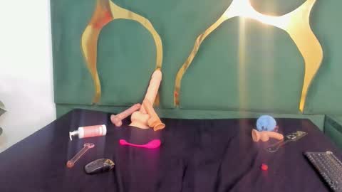 mia_skandark online show from 06/05/26, 06:52