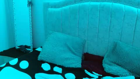 Snapshot of mia_smithl chatting on 01/12/25, 01:37 mia_smithl online show from 01/12/25, 01:37