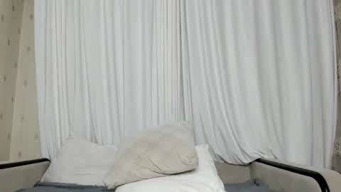 Snapshot of mia_soyun chatting on 09/22/25, 05:48 Your Soyun online show from 09/22/25, 05:48