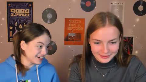 mia_starrr_ online show from 11/06/25, 09:43